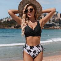 Ocean Chic - Bikini-Set mit Blattmuster, verdrehtem Frontteil und seitlicher Schnürung