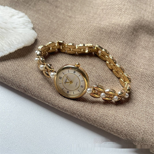 Damenarmbanduhr mit Metallarmband und Perlen