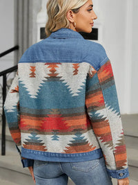 Jeansjacke im kurzen Schnitt im Used-Look mit Farbblock-Design