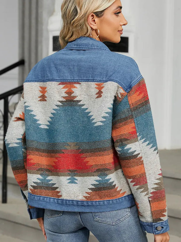 Jeansjacke im kurzen Schnitt im Used-Look mit Farbblock-Design