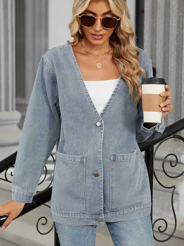 Jeansjacke mit V-Ausschnitt, Knopfverschluss und Taschen