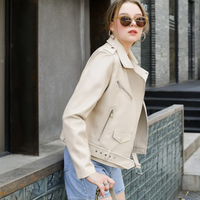 Biker-Lederjacke mit Reißverschlüssen und Gürtel