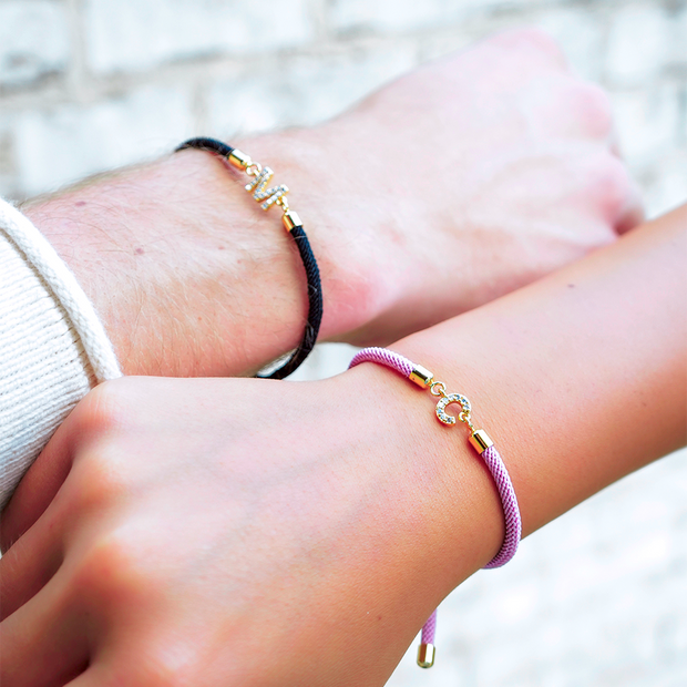 Unisex Kordelarmband Mit Verstellbarer Länge Und Initialbuchstabe Halimah Modernes Signaturschmuckstück