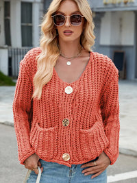 Strickjacke in leichter Ausführung mit V-Ausschnitt und Knopfverschluss