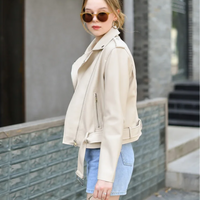 Biker-Lederjacke mit Reißverschlüssen und Gürtel
