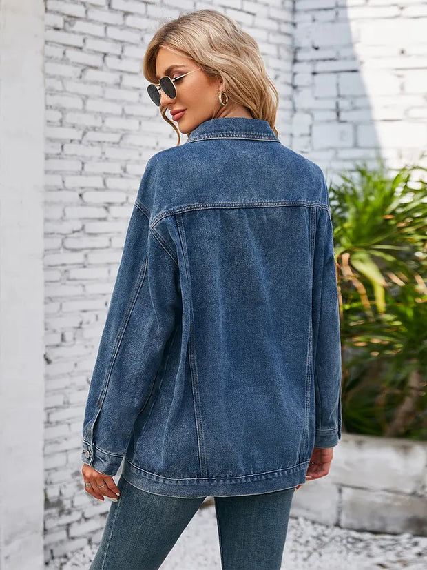 Jeansjacke im Used-Look mit Knopfverschluss und Taschen in Blau