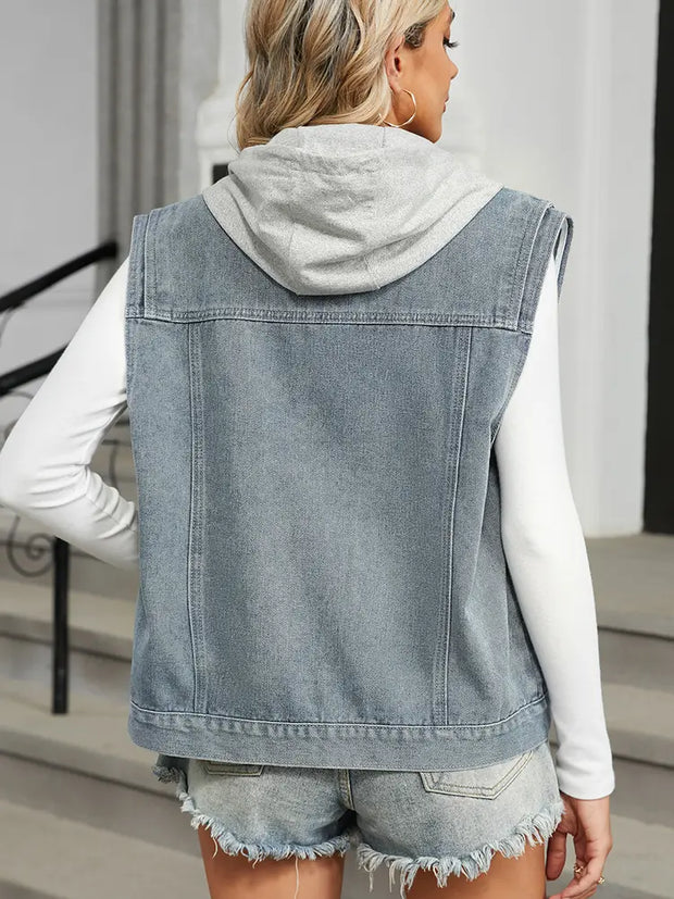 Jeansweste mit Kapuze im Used-Look