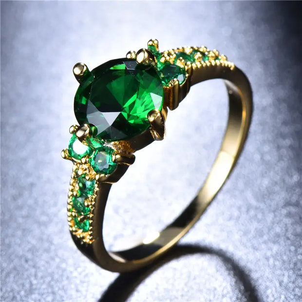 Ring - Celia Ferrowyn Mit Zentralem Rundem Stein Und Seitlich Angebrachten Ziersteinen Für Eleganz Und Moderne