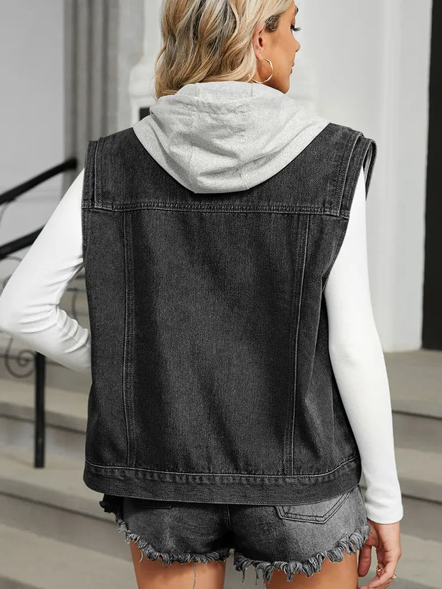 Jeansweste mit Kapuze im Used-Look