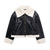 Kurze Lederjacke mit Fellbesatz