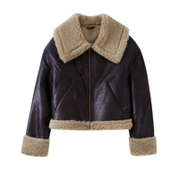 Kurze Lederjacke mit Fellbesatz