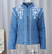 Jeansjacke mit Blumenstickerei und Stehkragen