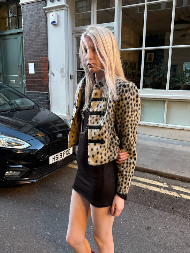 Kunstpelzjacke im Oversize-Schnitt im kurzen Schnitt mit Leopardenmuster
