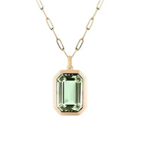 Elegante Goldene Halskette Mit Rechteckigem Anhänger Und Hellgrünen Kristall Von Dorelia
