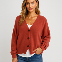 Kurze Damenstrickjacke aus weichem Strick - Noor