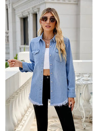 Jeanshemdjacke im Used-Look in leichter Ausführung mit Knopfverschluss