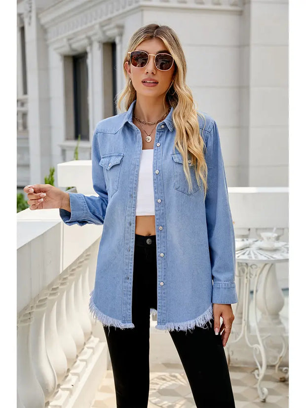 Jeanshemdjacke im Used-Look in leichter Ausführung mit Knopfverschluss