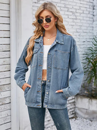 Jeansjacke im Used-Look mit Knopfverschluss und Taschen und lockerer Passform