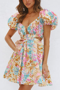 Kurzes Kleid mit Blumendruck und gerafftem Ausschnitt - Valeria