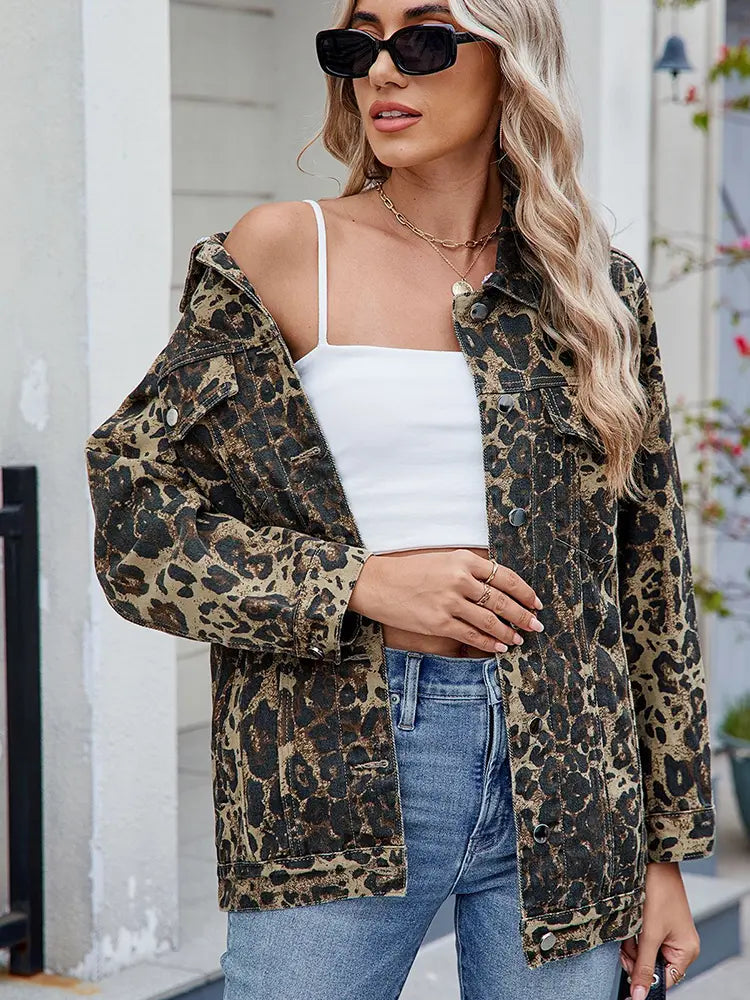 Jeansjacke im Oversize-Schnitt im Used-Look in leichter Ausführung