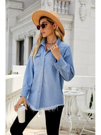 Jeanshemdjacke im Used-Look in leichter Ausführung mit Knopfverschluss