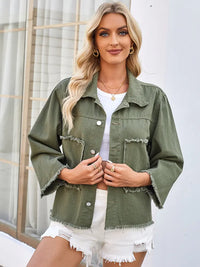 Jeansjacke im Used-Look in leichter Ausführung mit Knopfverschluss und Taschen