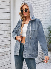 Jeansjacke im mittellangen Schnitt in leichter Ausführung mit Kapuze
