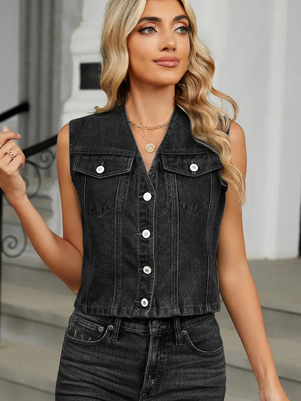 Jeansweste mit figurbetontem Schnitt, Knopfverschluss und lockerer Passform