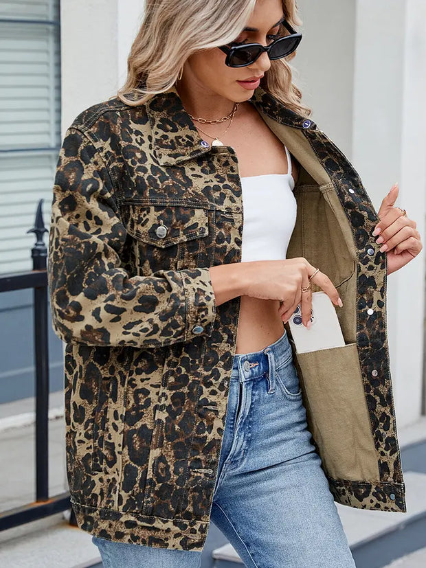 Jeansjacke im Oversize-Schnitt im Used-Look in leichter Ausführung