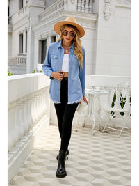 Jeanshemdjacke im Used-Look in leichter Ausführung mit Knopfverschluss