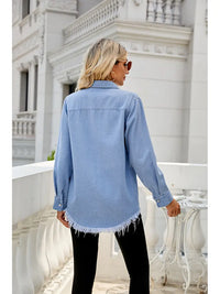 Jeanshemdjacke im Used-Look in leichter Ausführung mit Knopfverschluss