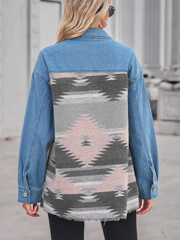 Mantel mit Patchwork, geometrischem Muster und Knopfverschluss