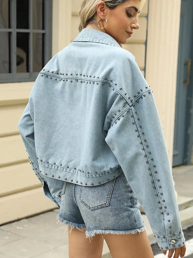Jeansjacke im Used-Look mit Nieten und Knopfverschluss