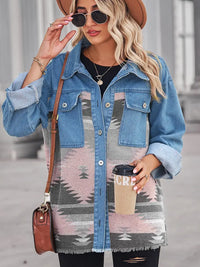 Mantel mit Patchwork, geometrischem Muster und Knopfverschluss