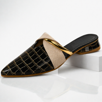 Damen Clogs mit spitzer Zehe, elegantes Design mit metallischem Detail - Elvoria