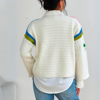 Eva - Warme, bestickte Strickjacke mit Blumenmuster