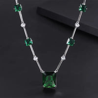 Veralyn Silberne Halskette Und Ohrringe Mit Grünen Kristallen Elegantes Geometrisches Schmuckset