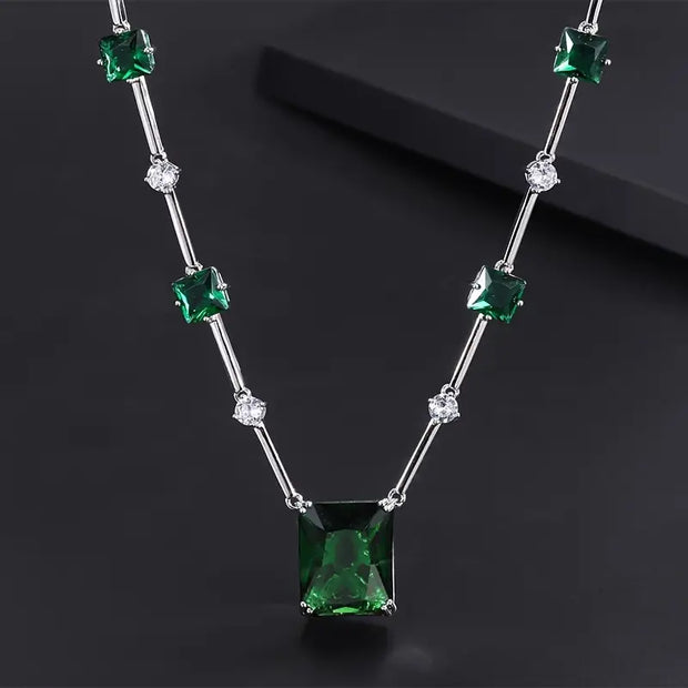 Veralyn Silberne Halskette Und Ohrringe Mit Grünen Kristallen Elegantes Geometrisches Schmuckset
