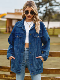 Jeansjacke mit Knopfverschluss, Taschen und lockerer Passform