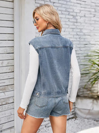 Jeansweste im Used-Look in leichter Ausführung mit Knopfverschluss und lockerer Passform