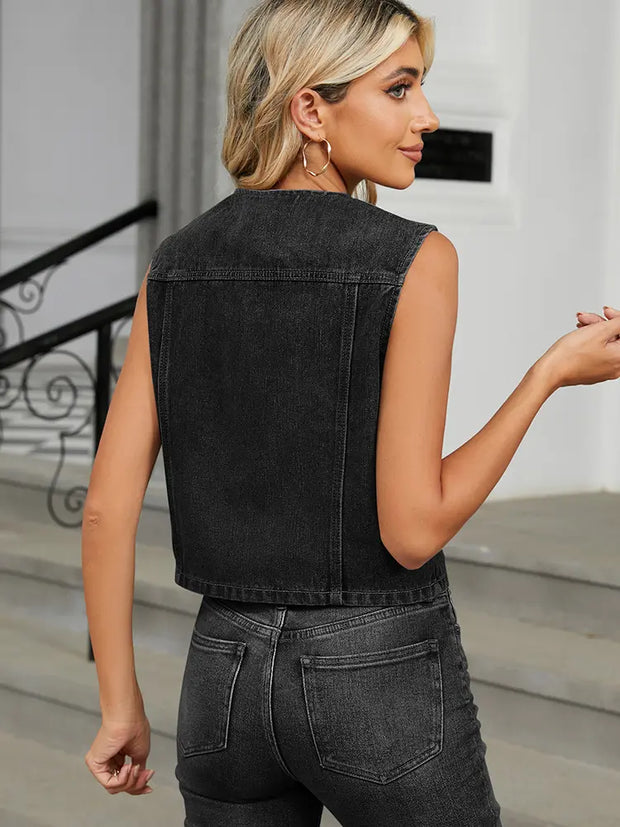Jeansweste mit figurbetontem Schnitt, Knopfverschluss und lockerer Passform