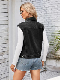 Jeansweste im Used-Look in leichter Ausführung mit Knopfverschluss und lockerer Passform