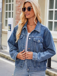 Jeansjacke im kurzen Schnitt im Used-Look mit figurbetontem Schnitt und langen Ärmeln