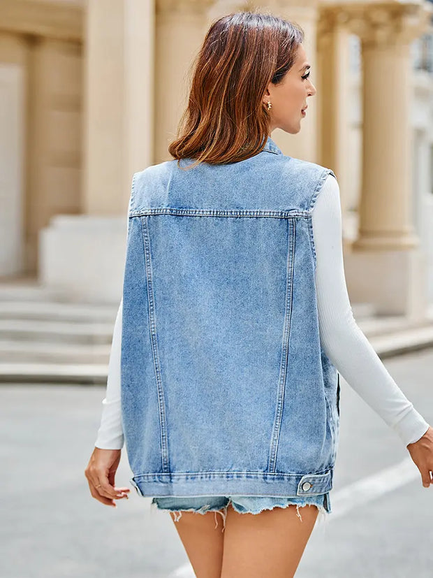 Jeansweste mit figurbetontem Schnitt, Knopfverschluss und Taschen