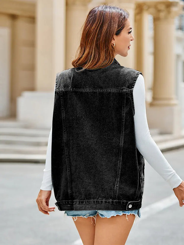 Jeansweste mit figurbetontem Schnitt, Knopfverschluss und Taschen