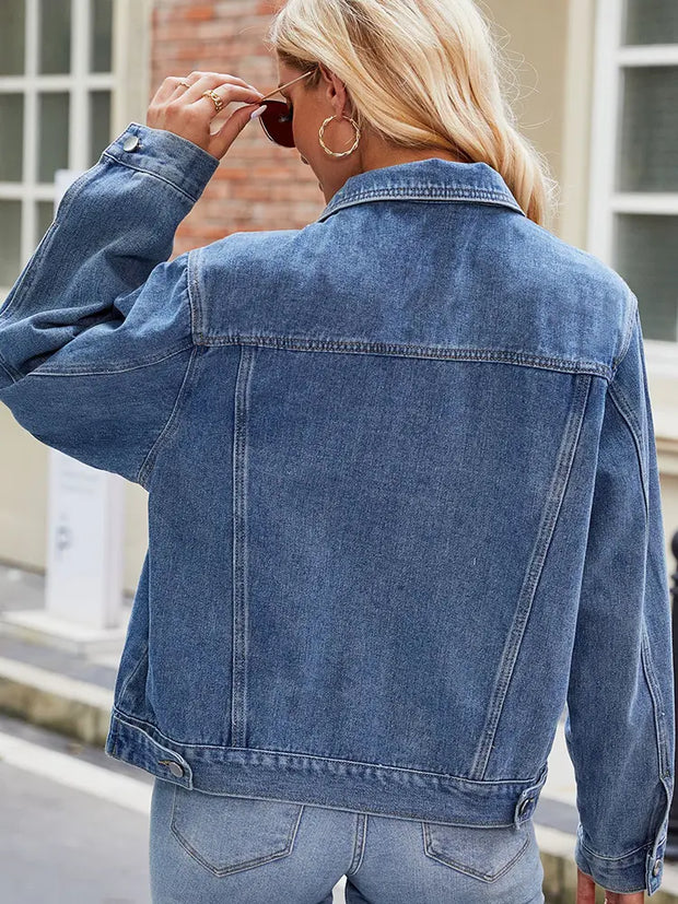 Jeansjacke im kurzen Schnitt im Used-Look mit figurbetontem Schnitt und langen Ärmeln