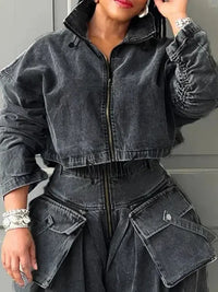 Jeansjacke im kurzen Schnitt mit Taschen und lockerer Passform