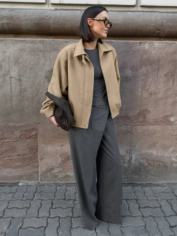 Jacke mit Reverskragen, Knopfverschluss und Taschen