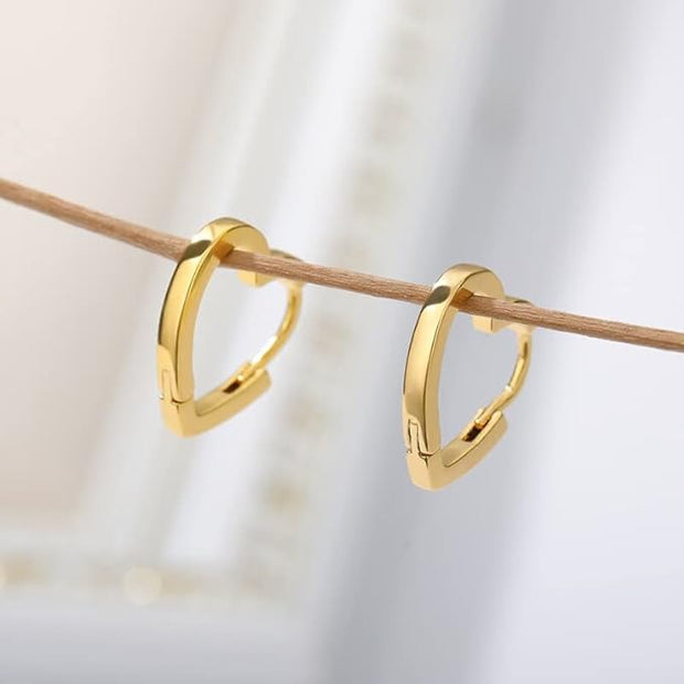 Minimalistische Herzförmige Ohrringe Rachele Goldfarben Poliert Glänzend Romantisch Elegant Schmuck