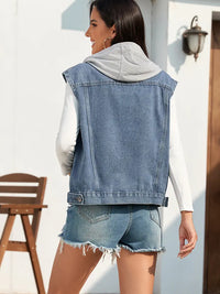 Jeansweste im Used-Look in leichter Ausführung mit Knopfverschluss und lockerer Passform